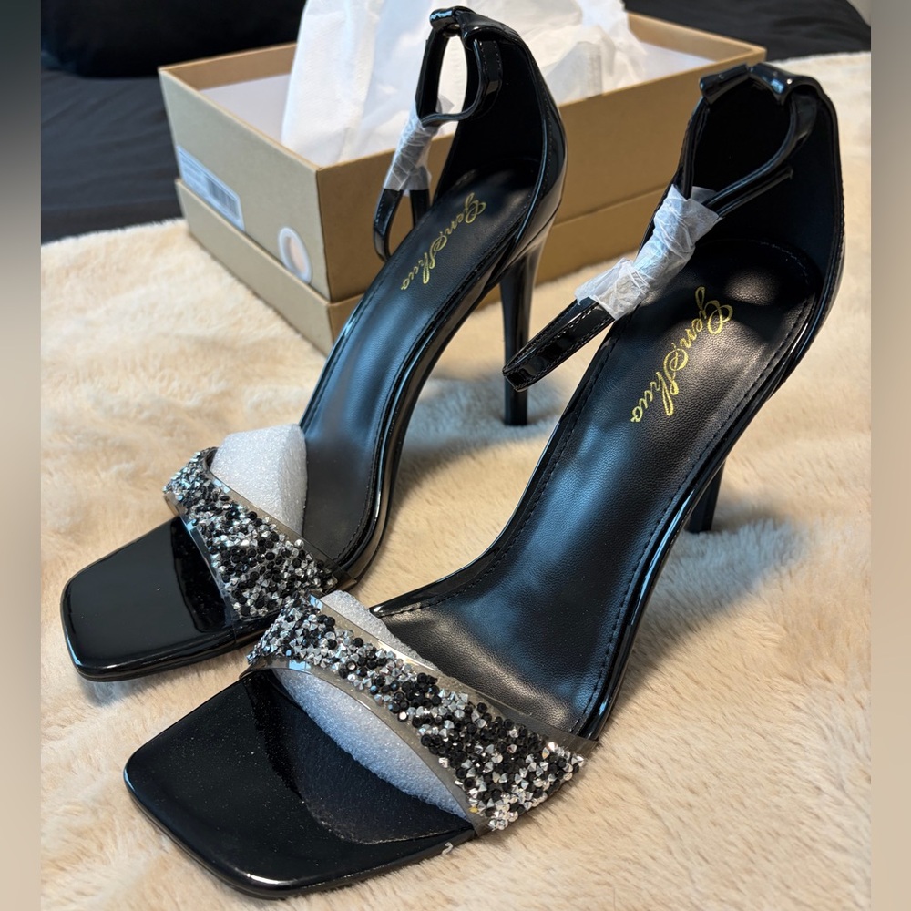 Women’s Strappy Stiletto Black High Heels Size 9 New in Box